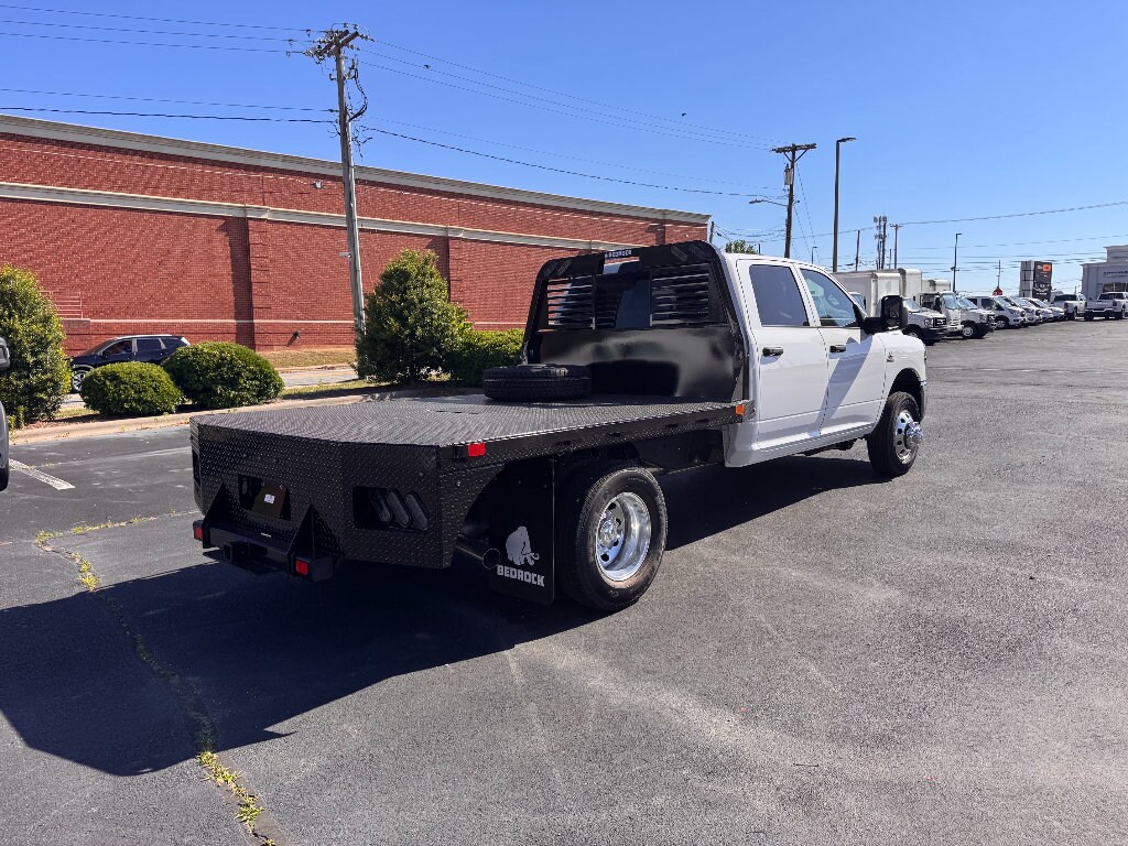 New 2026 Ram 3500 Chassis Cab TRADESMAN CREW 4X4 60' CA Pickup