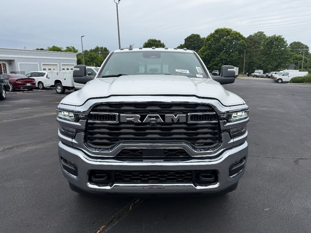 New 2026 Ram 3500 Chassis Cab TRADESMAN CREW 4X4 60' CA Pickup