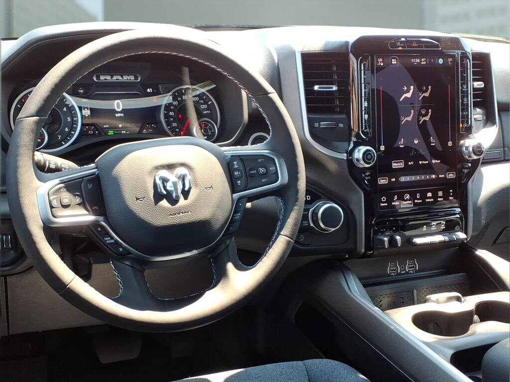 New 2026 Ram 1500 BIG HORN CREW CAB 4X4 5'7 BOX Pickup