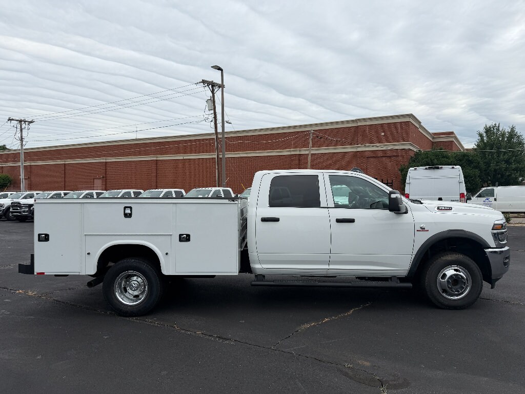New 2026 Ram 3500 Chassis Cab TRADESMAN CREW 4X4 60' CA Pickup