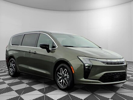 2027 Chrysler Pacifica LIMITED Passenger Van