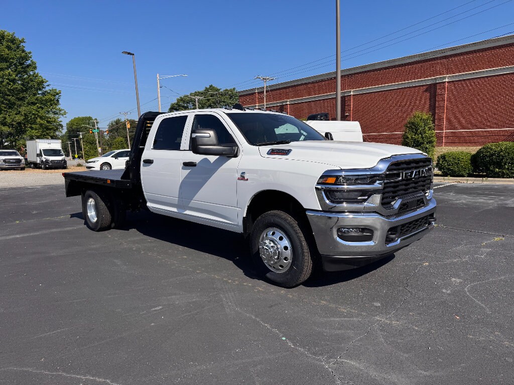 New 2026 Ram 3500 Chassis Cab TRADESMAN CREW 4X4 60' CA Pickup