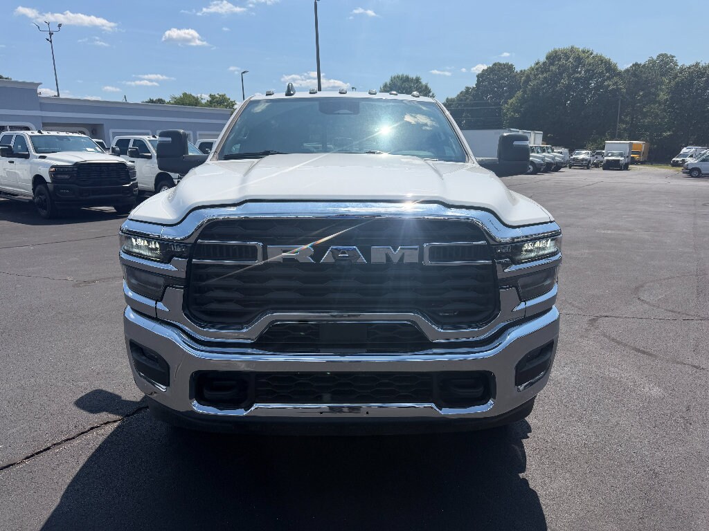 New 2026 Ram 3500 Chassis Cab TRADESMAN CREW 4X4 60' CA Pickup