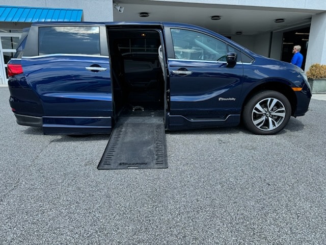 Used 2022 Honda Odyssey Touring with VIN 5FNRL6H84NB014407 for sale in Asheville, NC