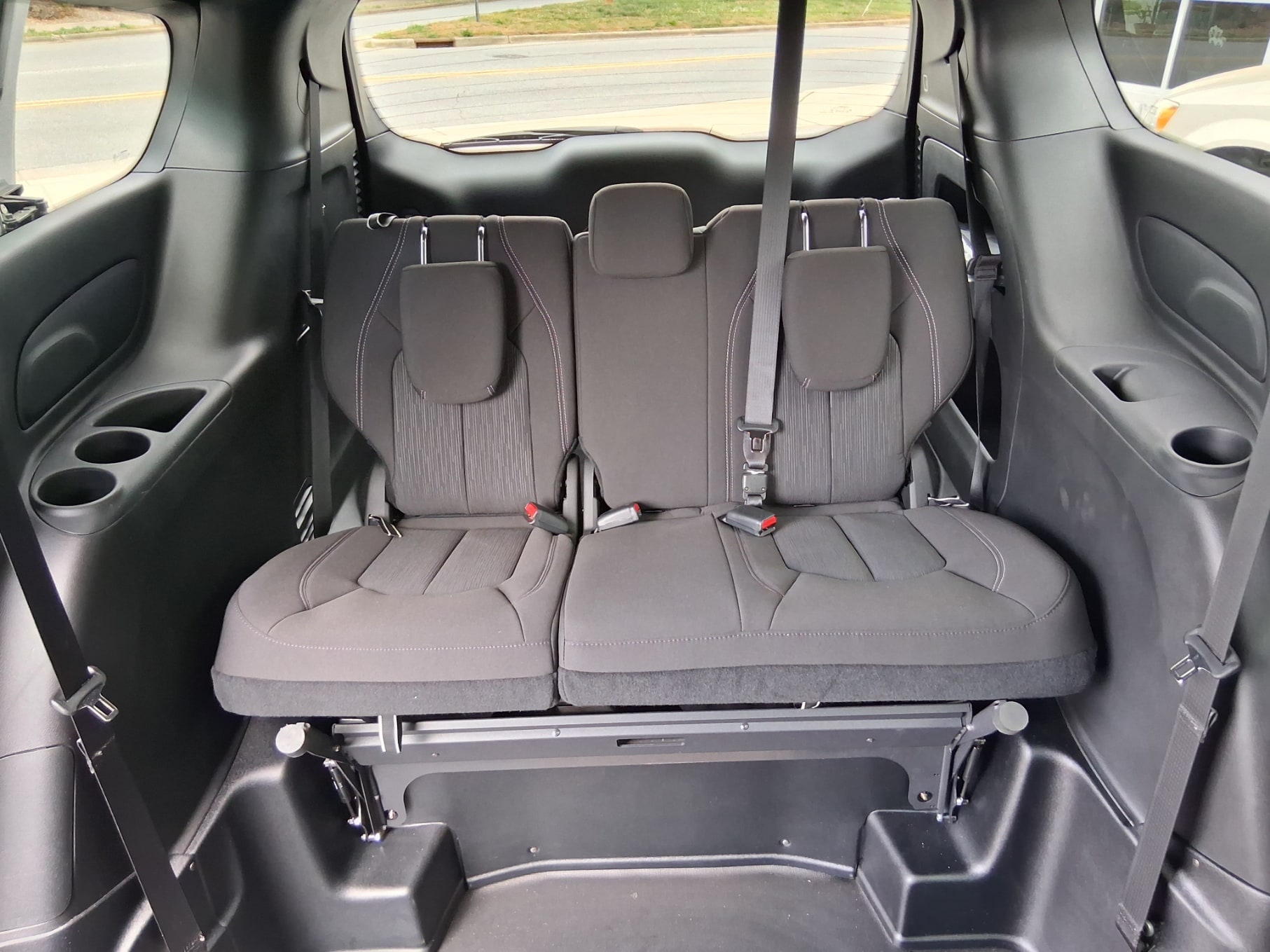 2024 Chrysler Pacifica Touring - Photo 7