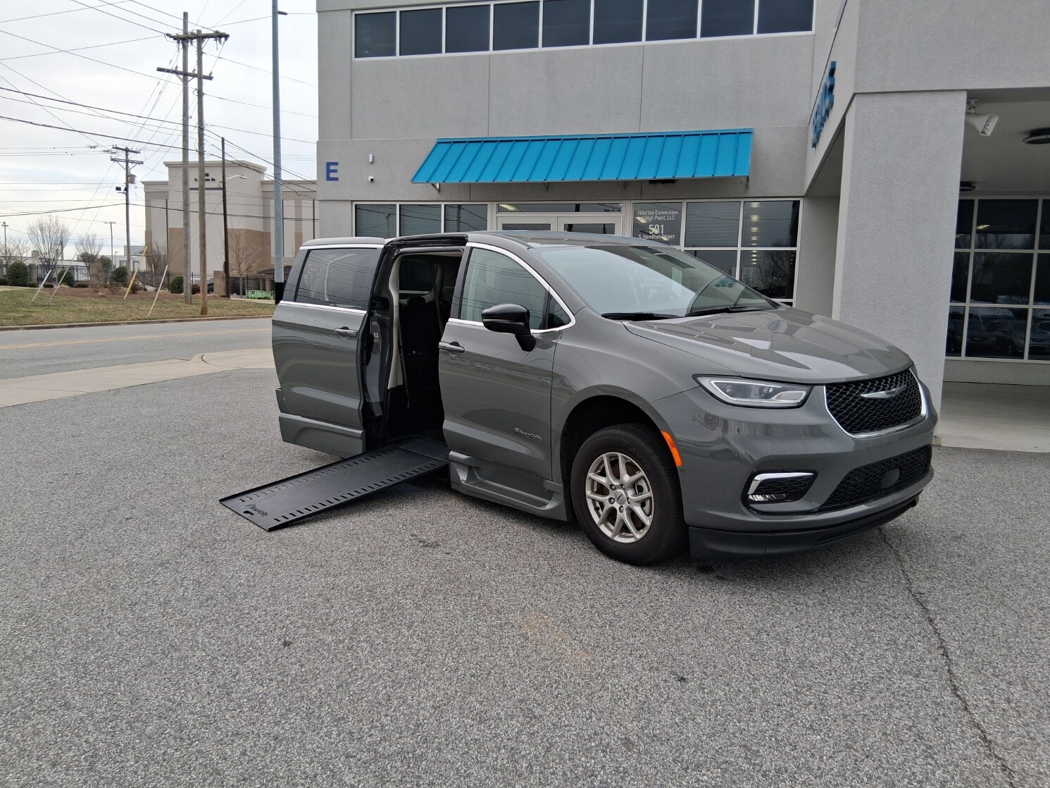 2024 Chrysler Pacifica Touring L