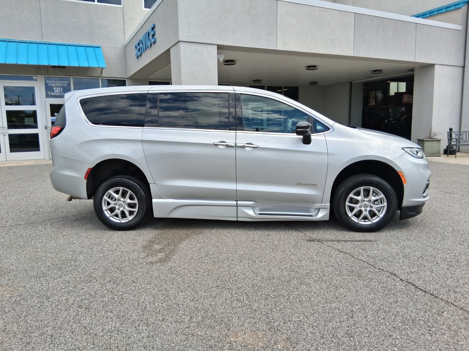 Vehicle Image 2