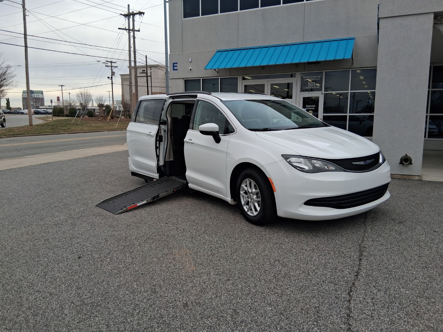 2020 Chrysler Voyager LXI