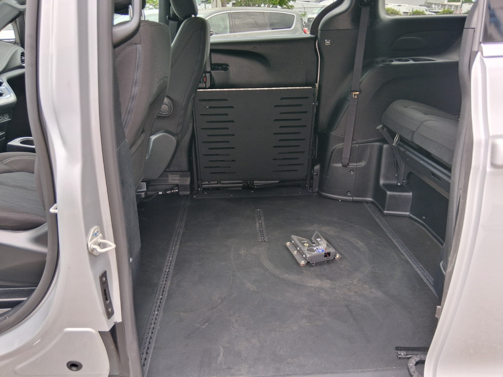 2024 Chrysler Pacifica Touring - Photo 8