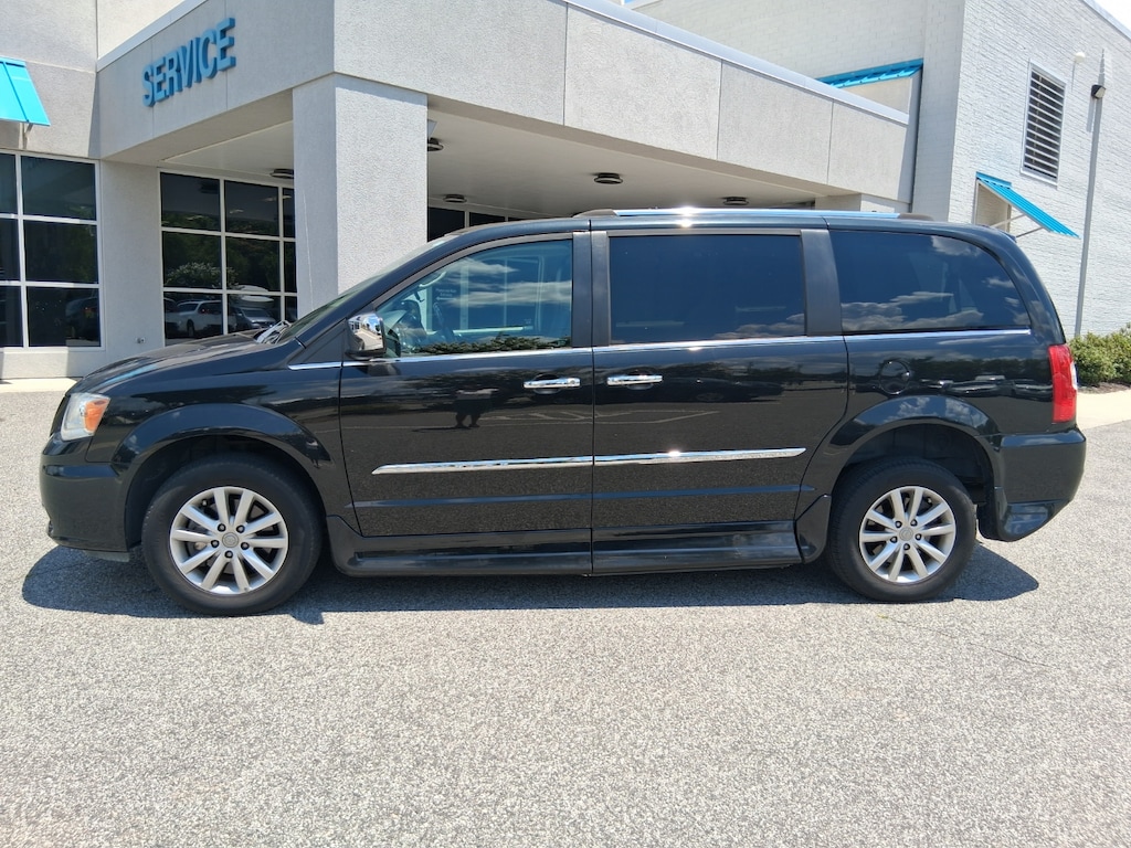 Used 2015 Chrysler Town & Country Limited Platinum Van