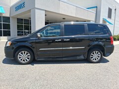2015 Chrysler Town & Country Limited Platinum Van