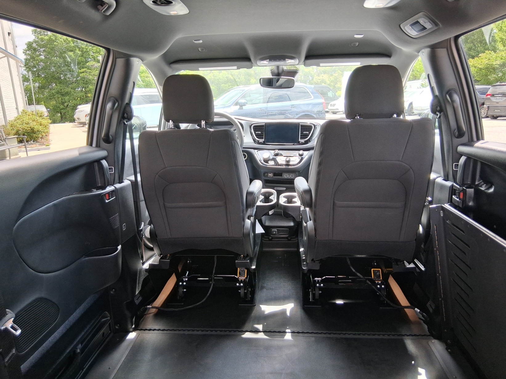 2024 Chrysler Pacifica Touring - Photo 6