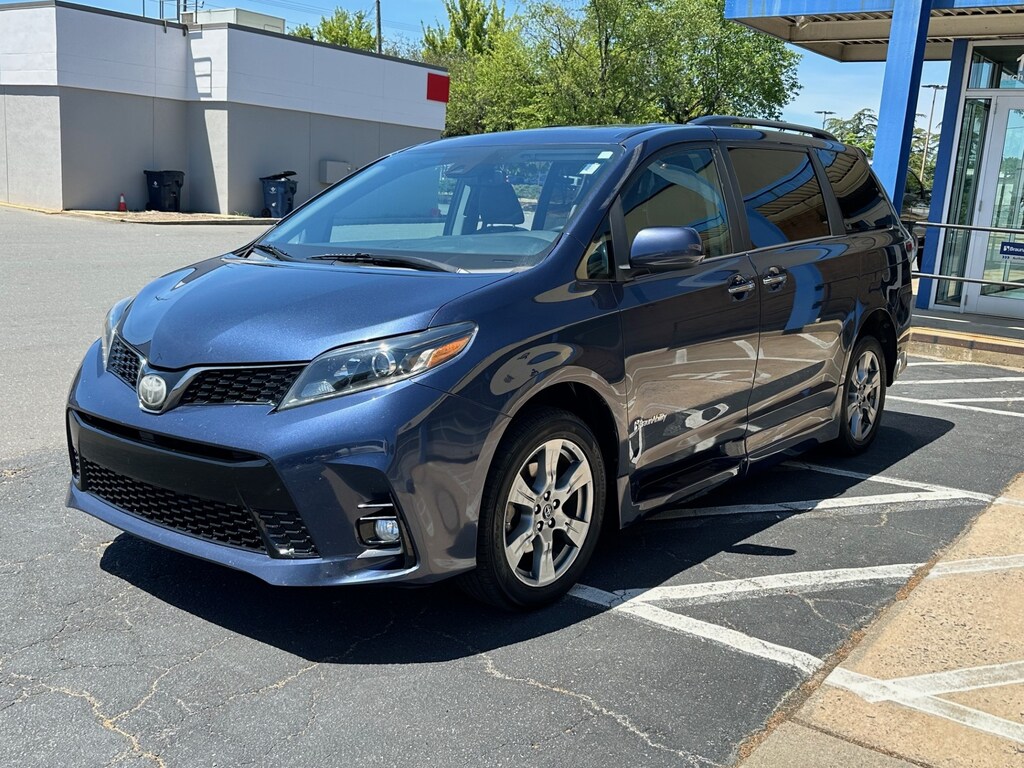 Used 2018 Toyota Sienna SE Van Passenger Van