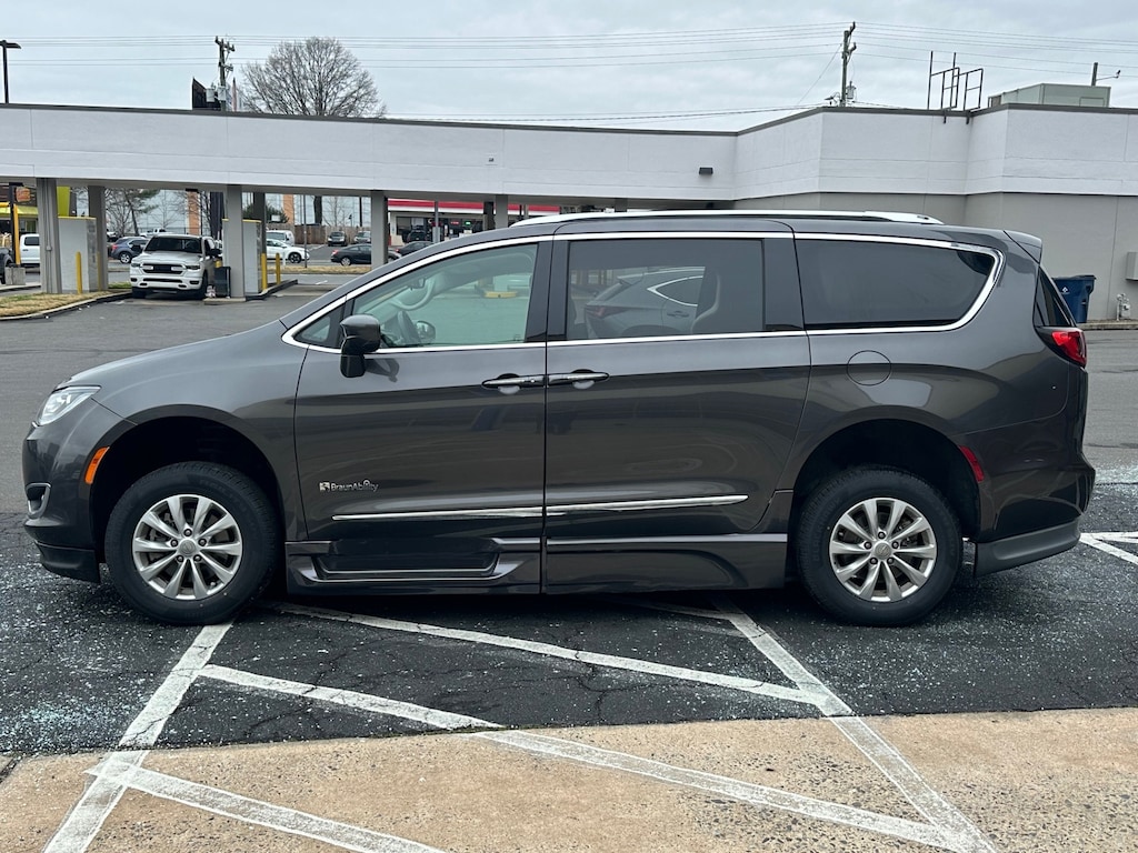 Used 2018 Chrysler Pacifica Touring L Van