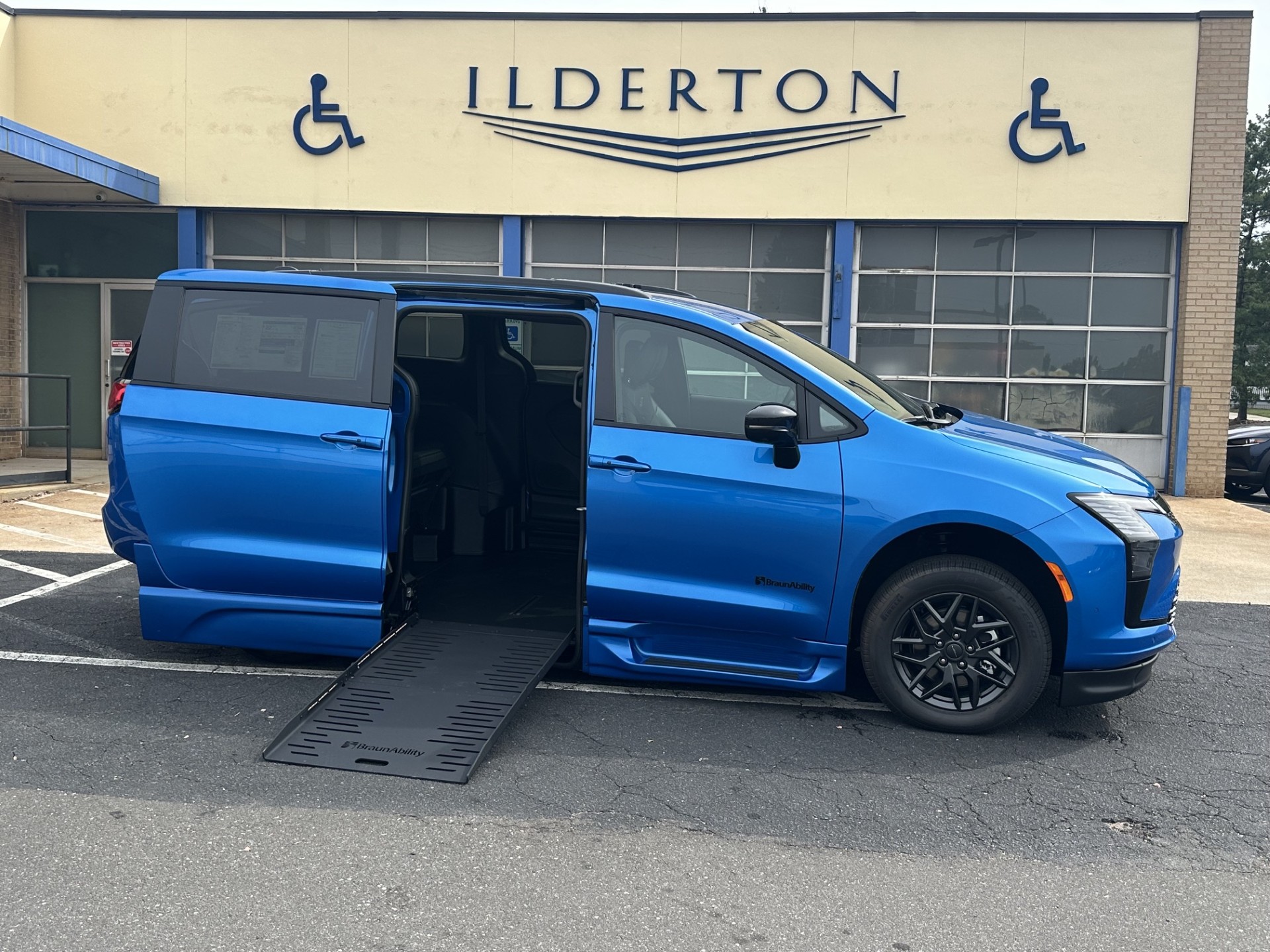 2027 Chrysler Pacifica Select Sport Van Passenger Van