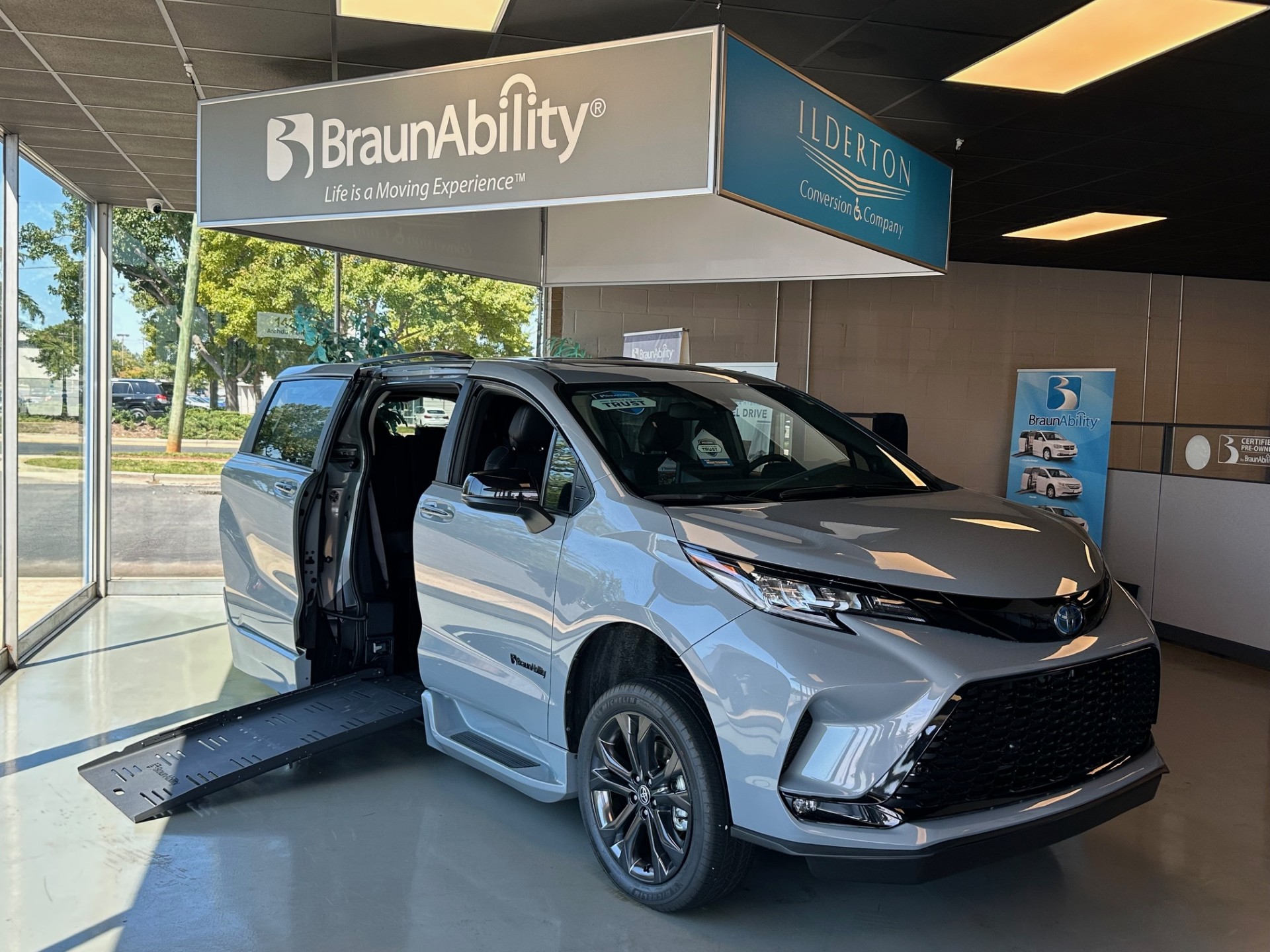 2026 Toyota Sienna XSE Van Passenger Van