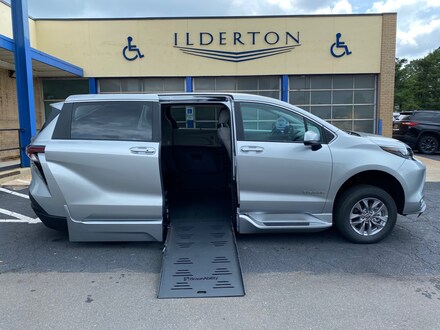 2024 Toyota Sienna LE 8 Passenger Van Passenger Van