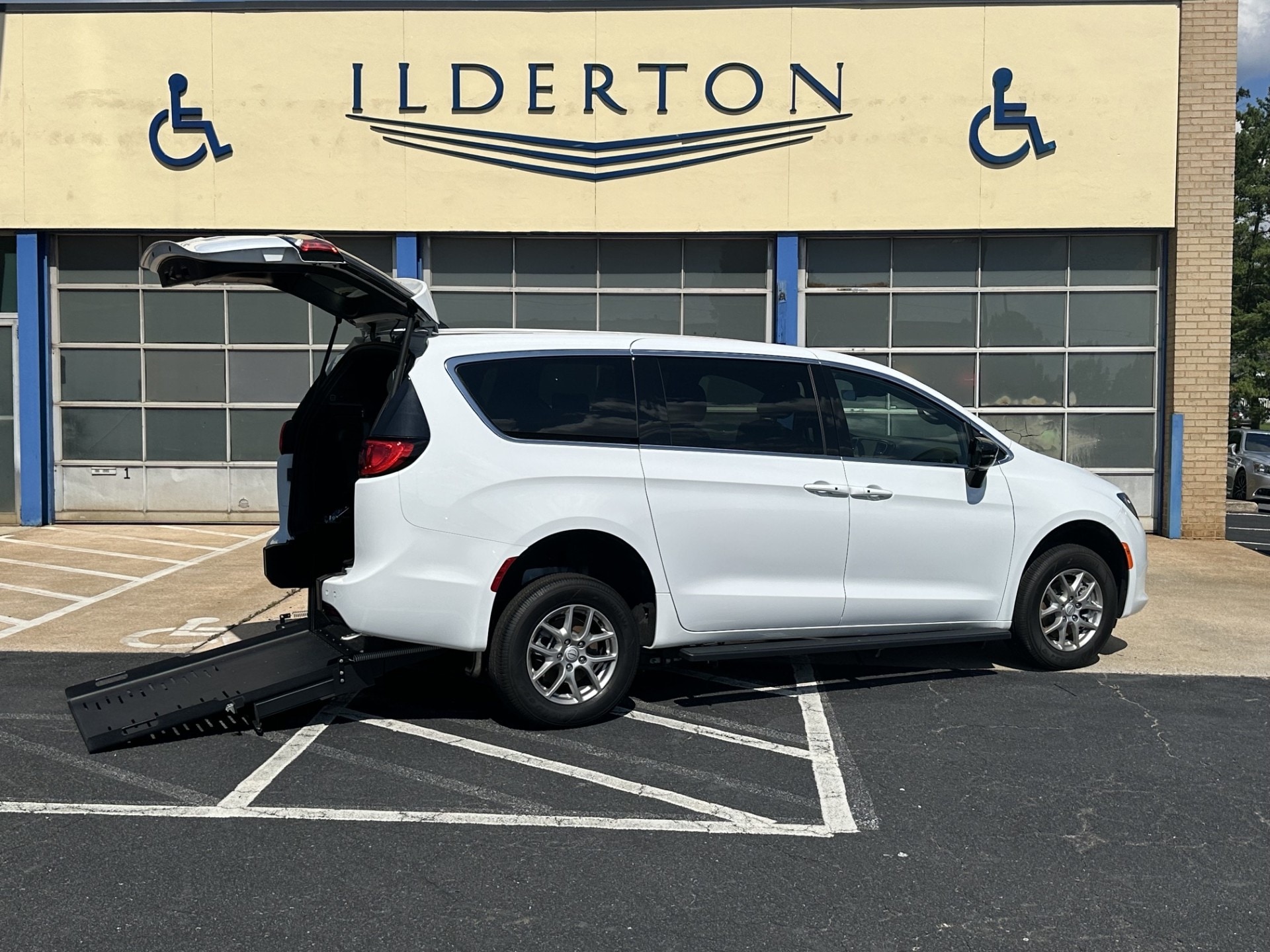 2026 Chrysler Voyager