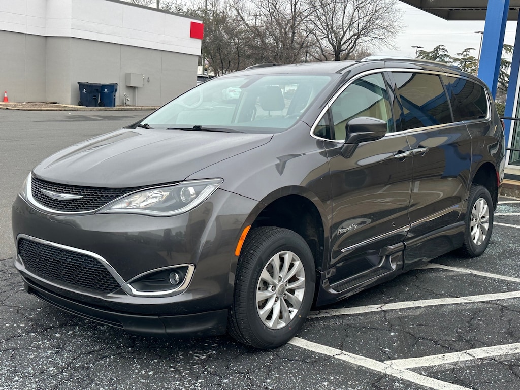 Used 2018 Chrysler Pacifica Touring L Van