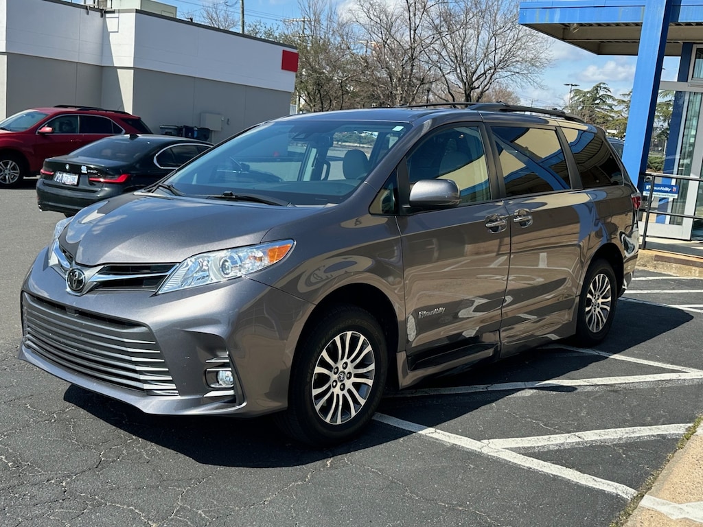 Used 2019 Toyota Sienna XLE-NY Van