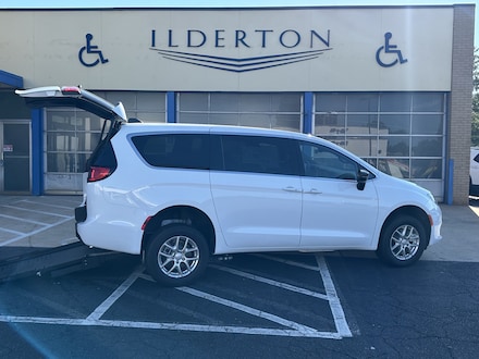 2027 Chrysler Pacifica LX Van Passenger Van