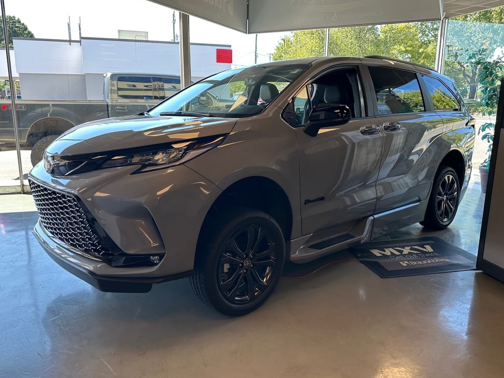 New 2026 Toyota Sienna XSE Van Passenger Van