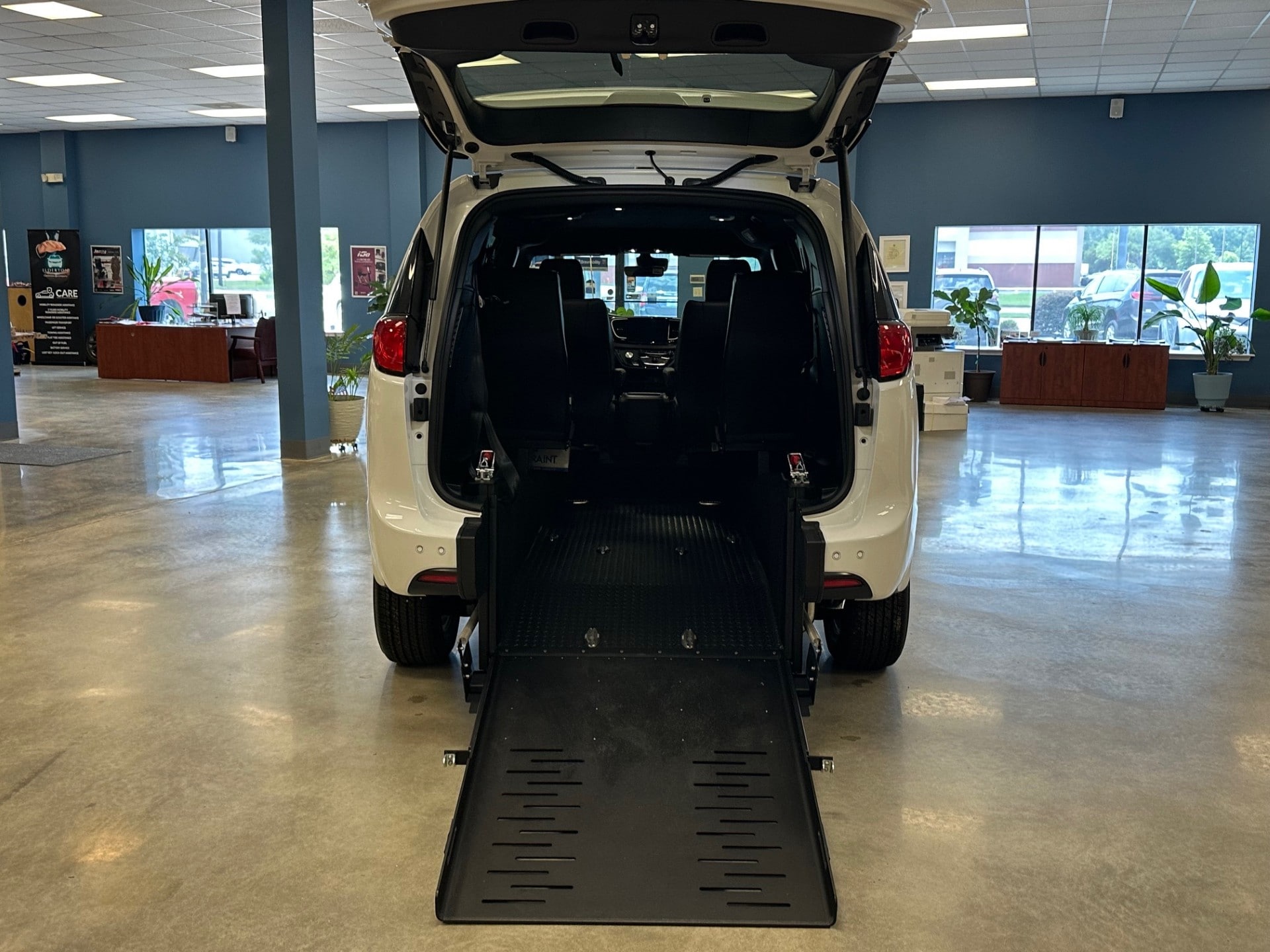 2026 Chrysler Voyager LX - Photo 6