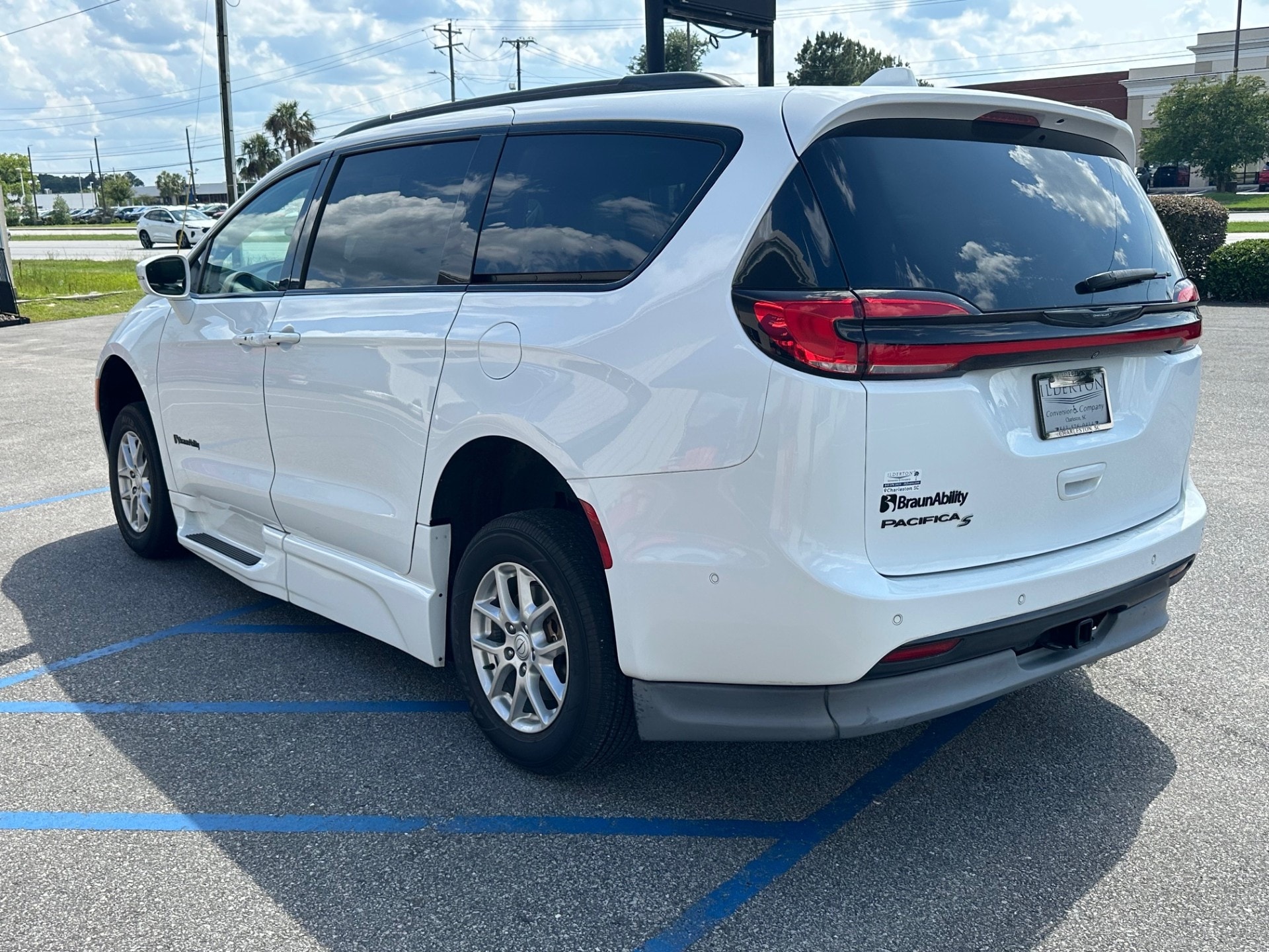 2021 Chrysler Pacifica Touring L - Photo 6