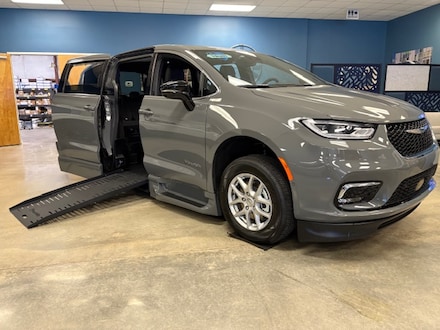 2025 Chrysler Pacifica Select Van Passenger Van