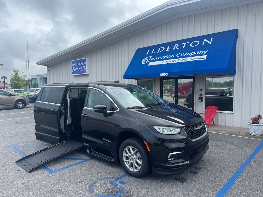 Used 2023 Chrysler Pacifica Touring L Van Passenger Van
