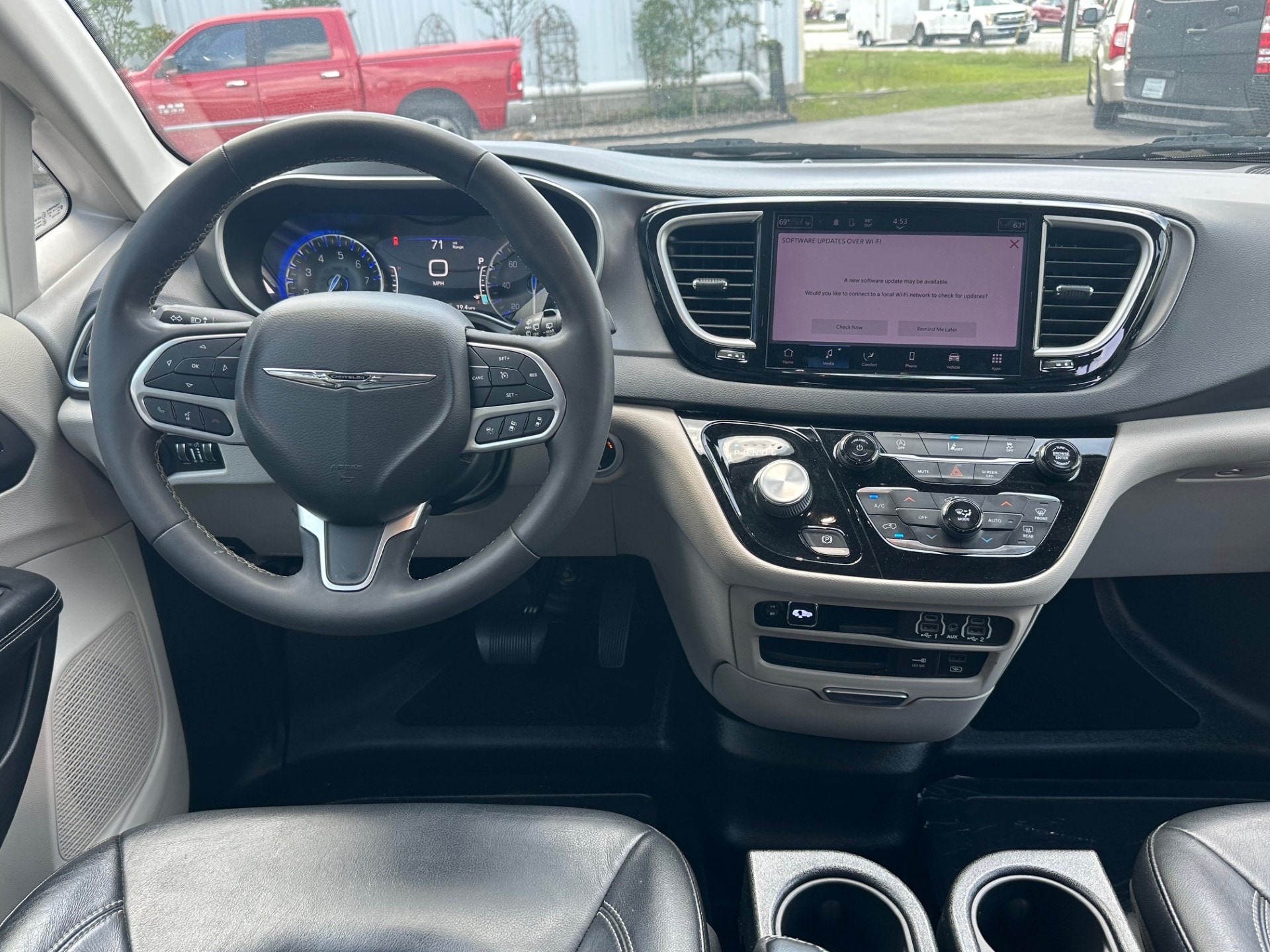 2022 Chrysler Pacifica Touring L - Photo 12