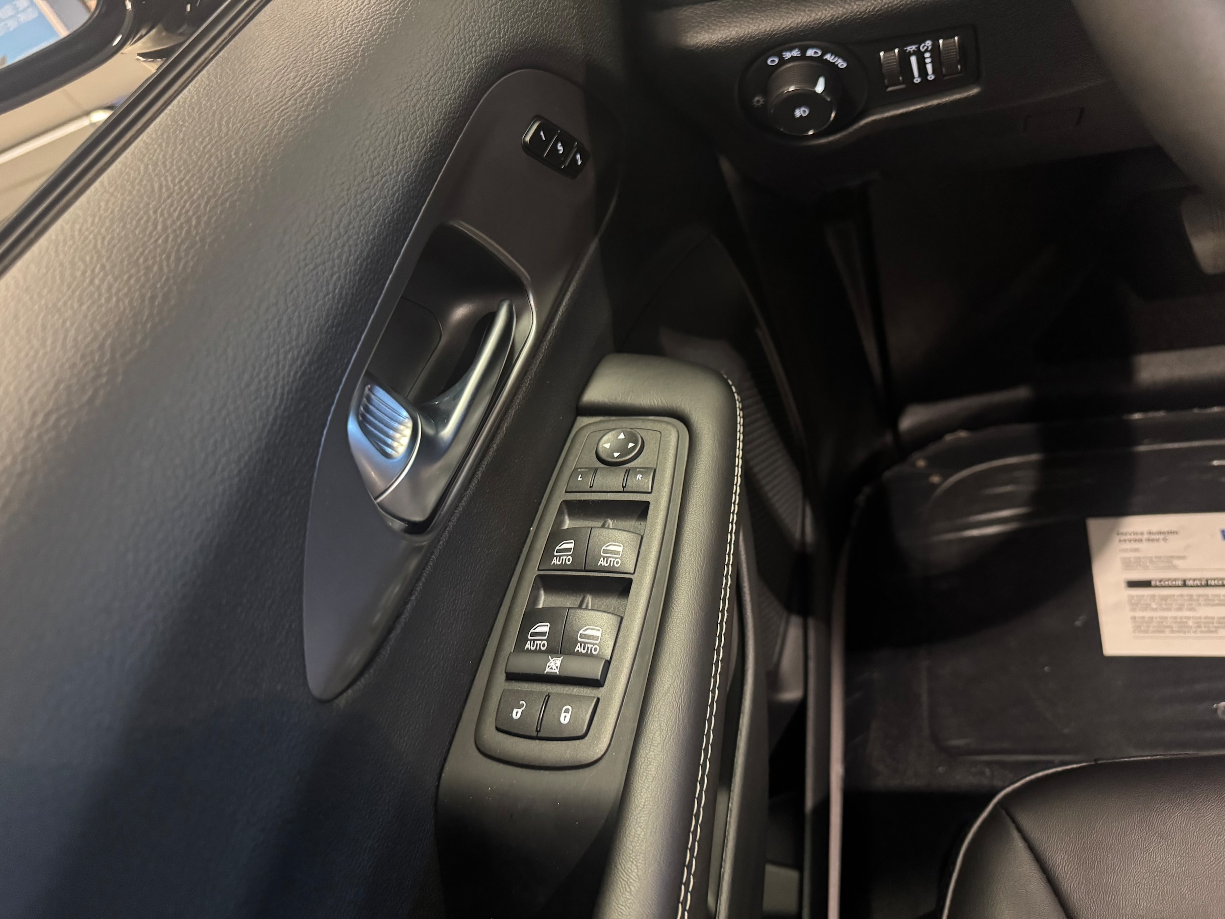 2026 Chrysler Pacifica Select - Photo 14