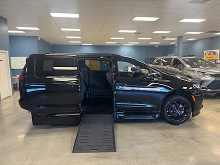 2026 Chrysler Pacifica Select Sport Van Passenger Van