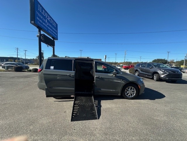 Used 2022 Chrysler Pacifica Touring L with VIN 2C4RC1BG4NR177243 for sale in Asheville, NC