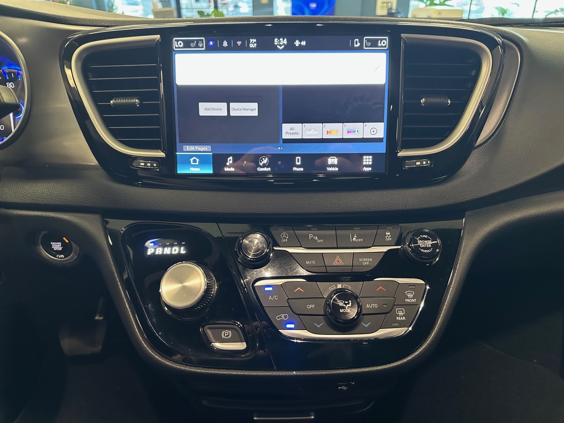2026 Chrysler Voyager LX - Photo 9
