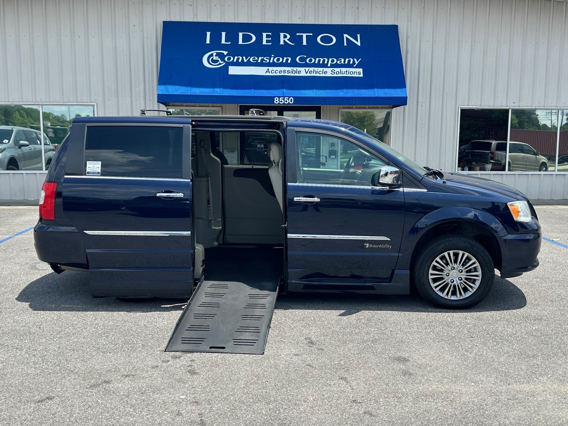 2013 Chrysler Town & Country Touring-L's photo