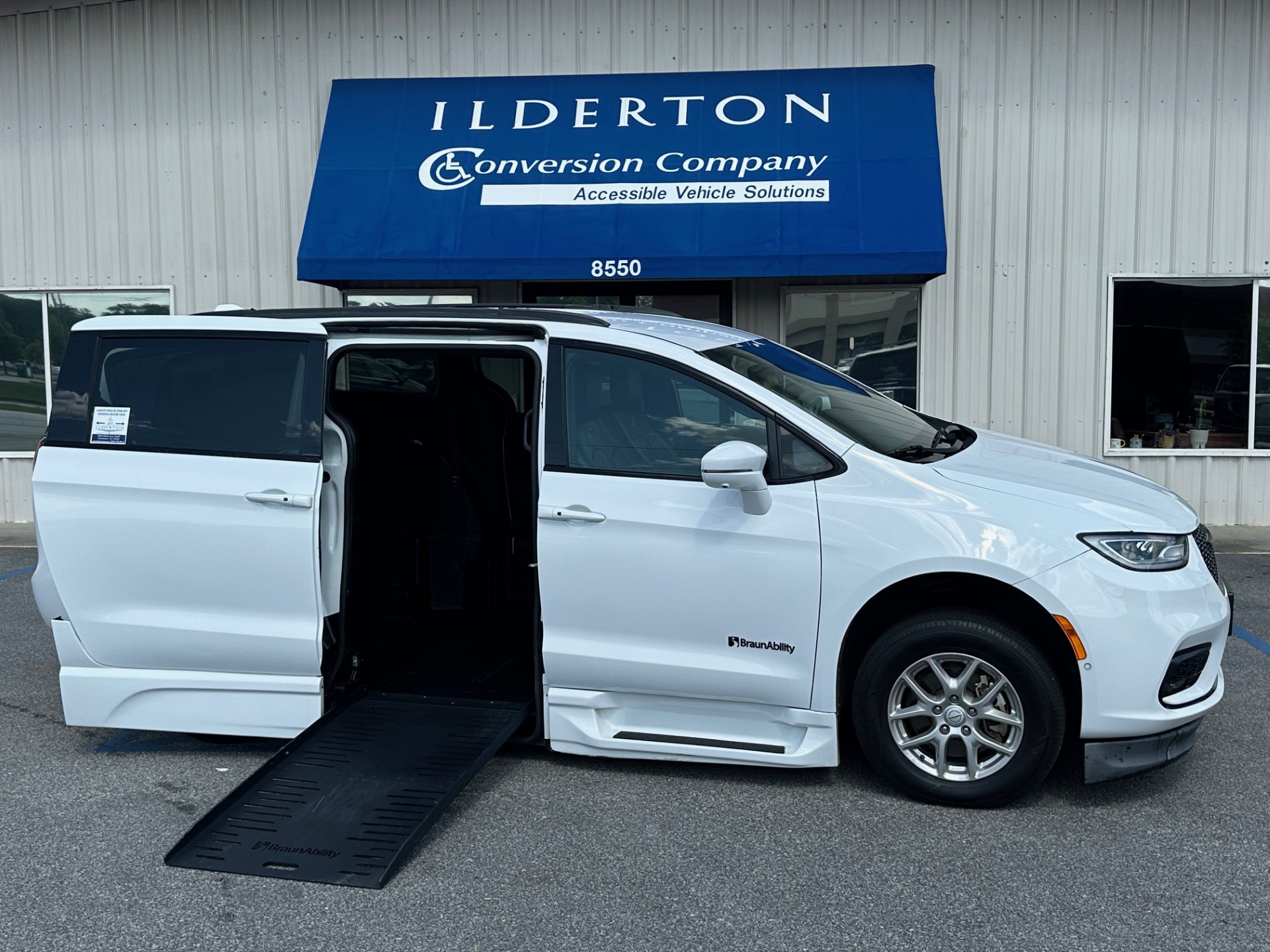 2021 Chrysler Pacifica Touring L's photo