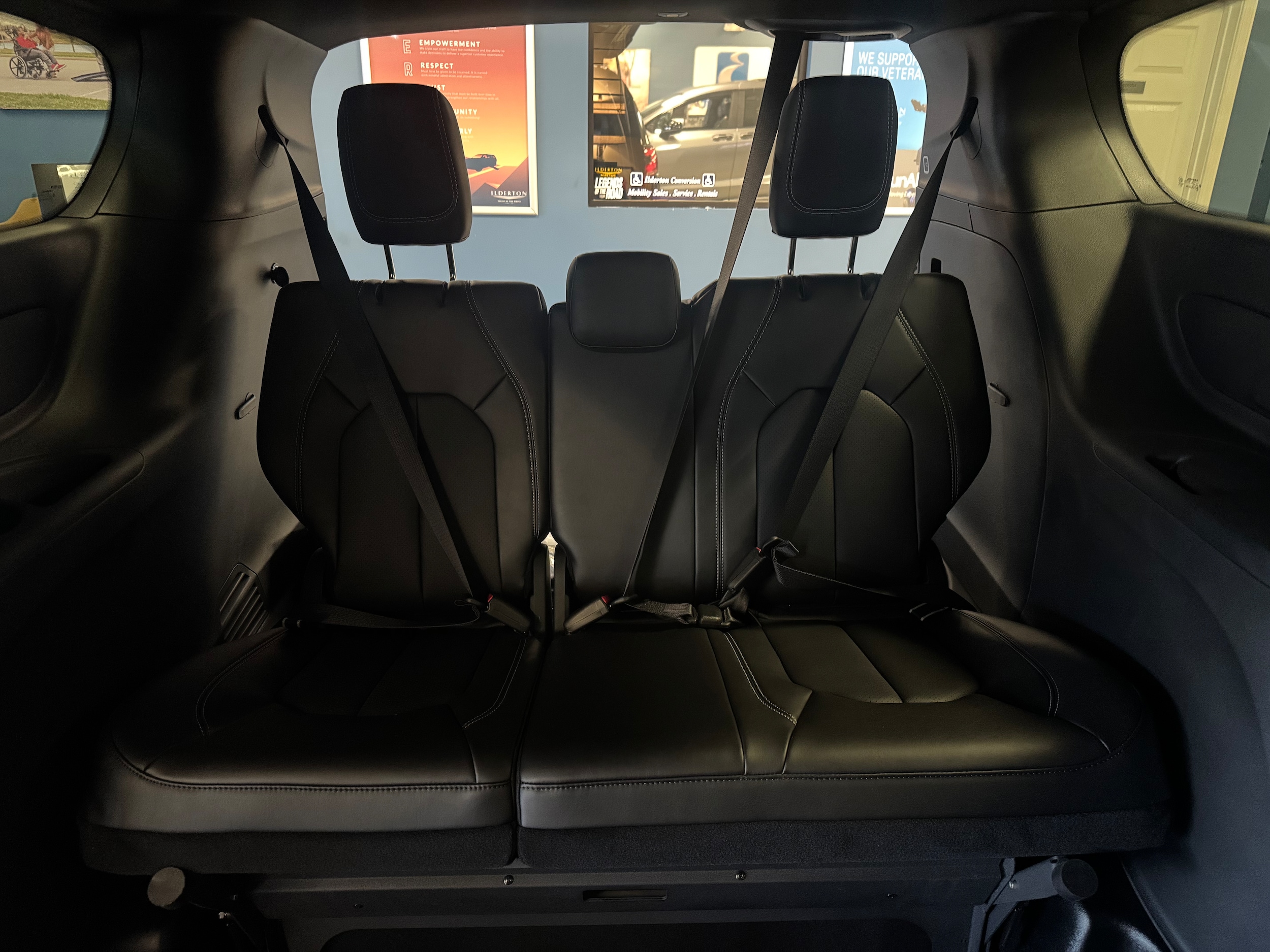 2026 Chrysler Pacifica Select - Photo 9