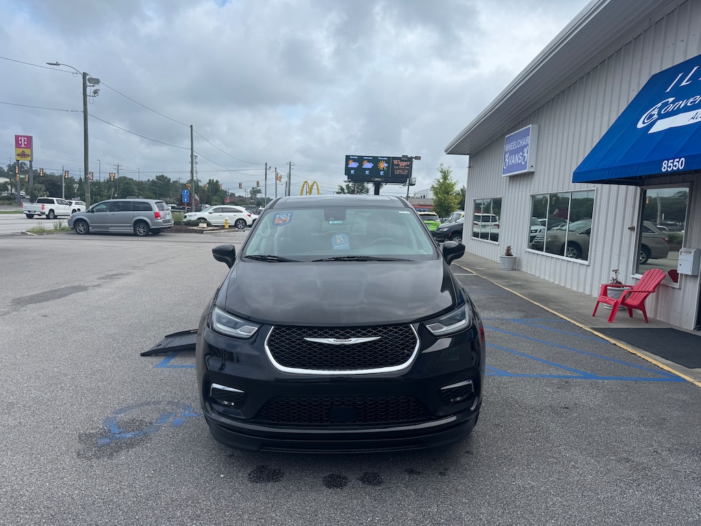 Used 2023 Chrysler Pacifica Touring L Van Passenger Van