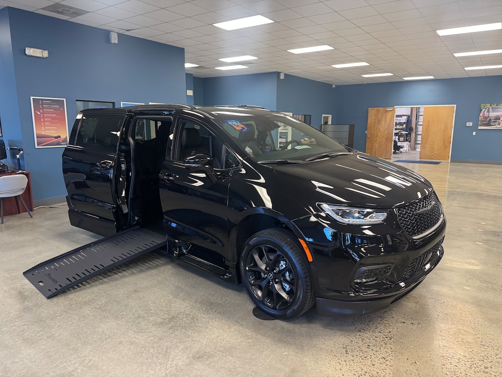New 2026 Chrysler Pacifica Select Sport Van Passenger Van