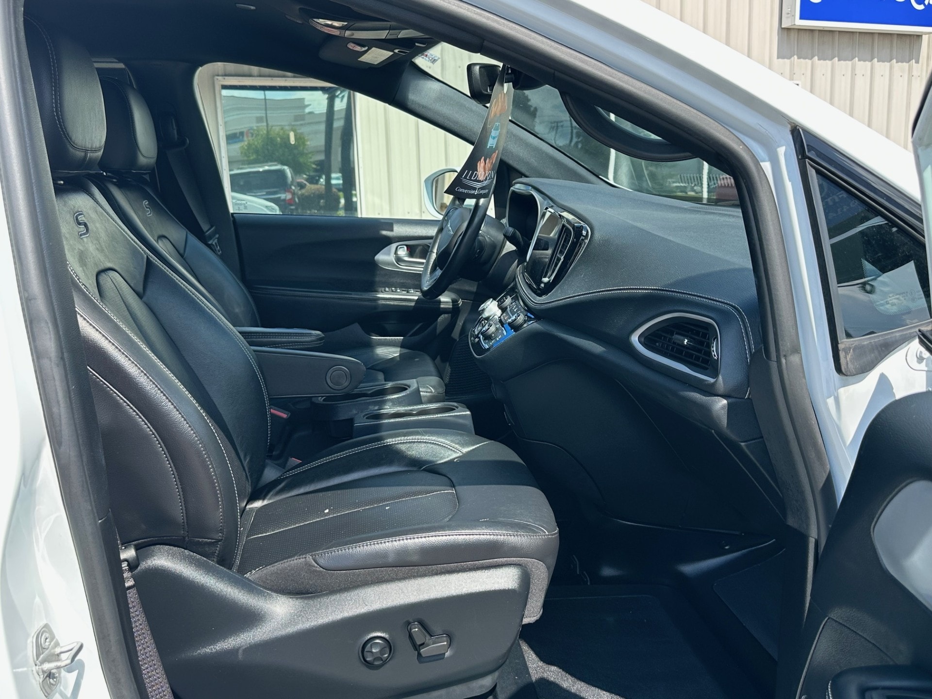 2021 Chrysler Pacifica Touring L - Photo 13
