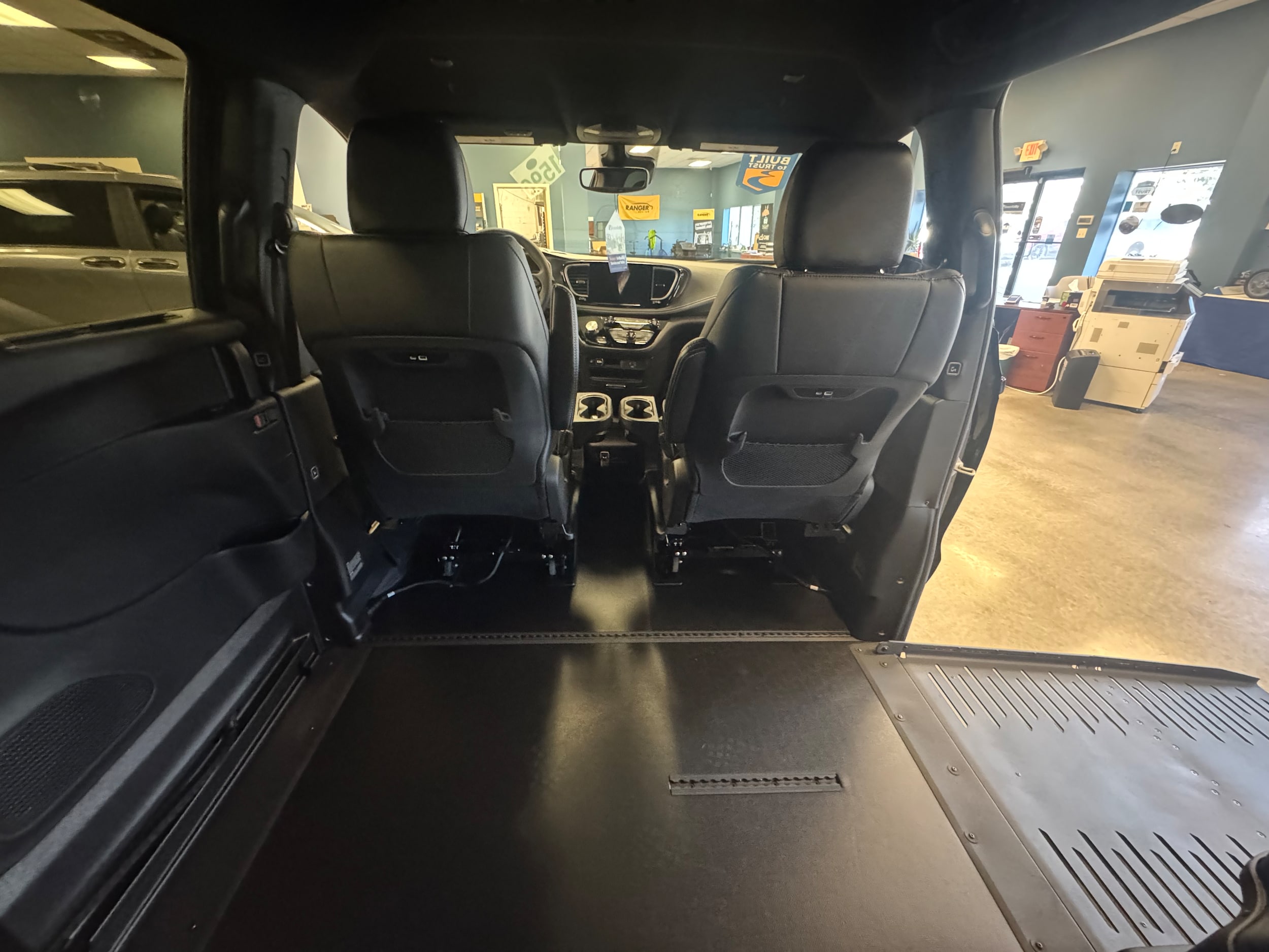 2026 Chrysler Pacifica Select - Photo 8