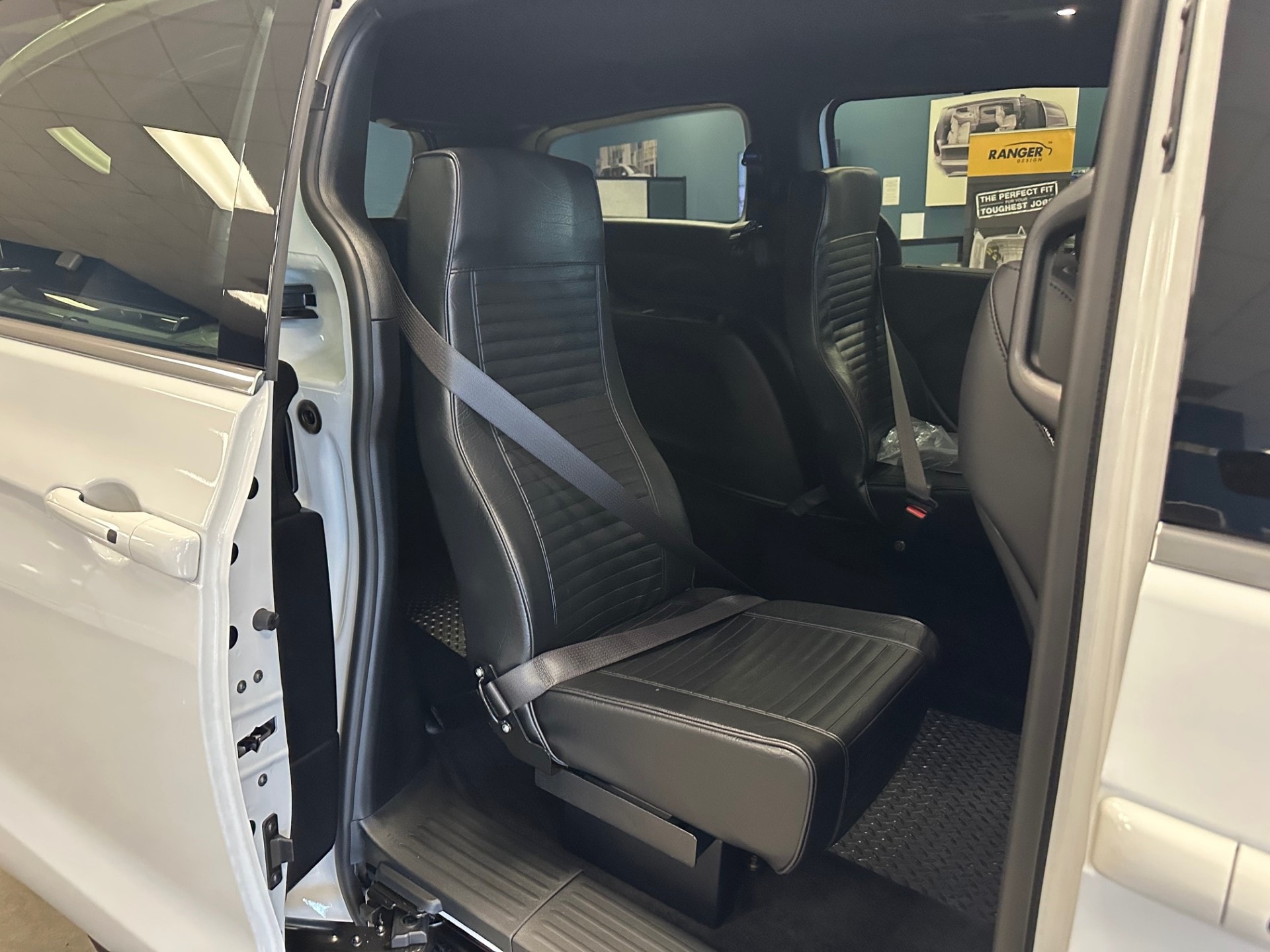 2026 Chrysler Voyager LX - Photo 8