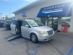 2009 Chrysler Town & Country Touring Van