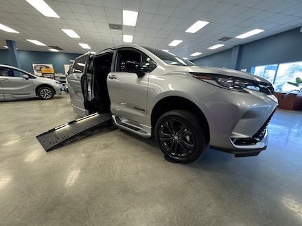 2025 Toyota Sienna XSE 7 Passenger Van Passenger Van