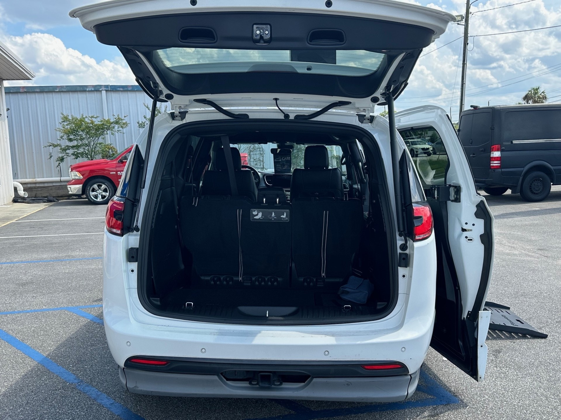 2021 Chrysler Pacifica Touring L - Photo 8