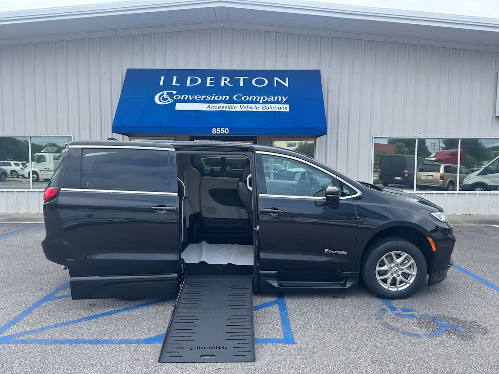 Used 2023 Chrysler Pacifica Touring L Van Passenger Van