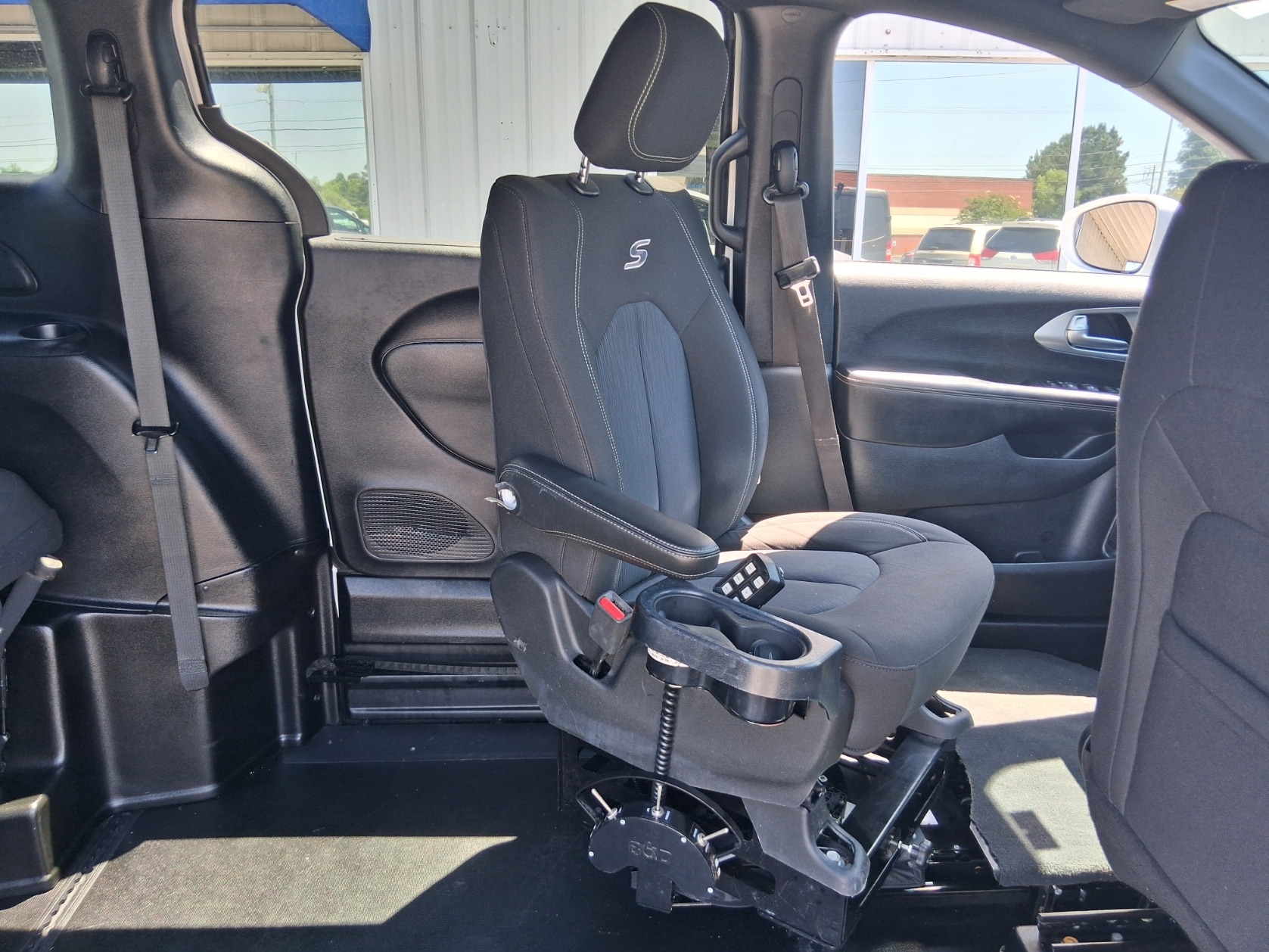 2020 Chrysler Pacifica Touring - Photo 9