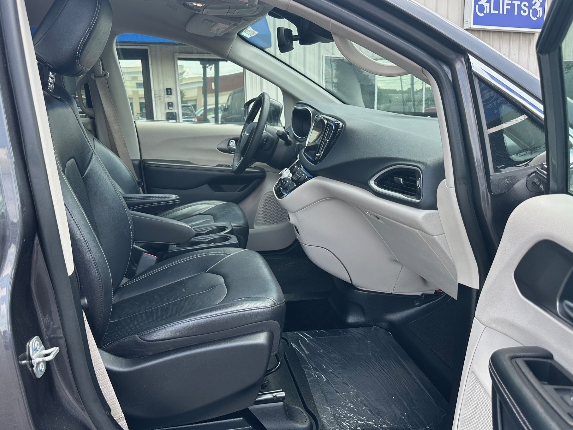 2022 Chrysler Pacifica Touring L - Photo 13
