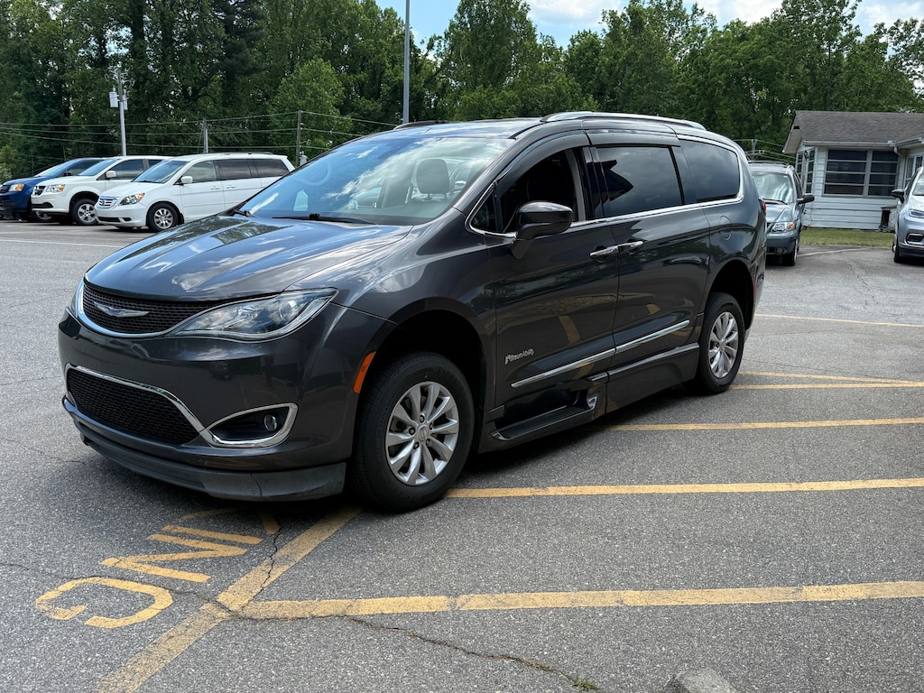 Used 2019 Chrysler Pacifica Touring L Van Passenger Van